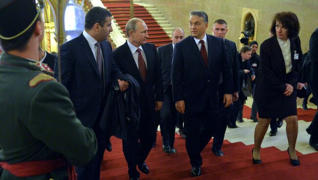Президент России Владимир Путин и премьер-министр Венгерской Республики Виктор Орбан во время встречи в Будапеште