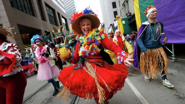 Праздничный парад на Марди Гра в Новом Орлеане
