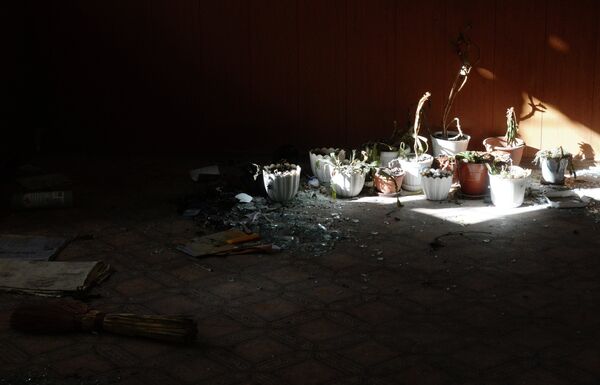 Внутренние помещения 59-й средней школы Киевского района Донецка, разрушенные в результате обстрелов