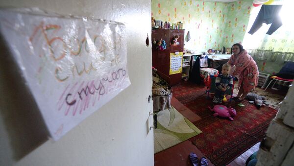 Беженцы из населенных пунктов Донецкой области живут в общежитии медучилица в Макеевке. Архивное фото