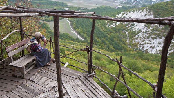 Вид на Шуйскую долину со стороны пещерного монастыря Шулдан в Крыму