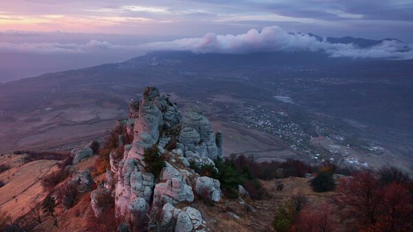 Вид на гору Демерджи в Крыму. Архивное фото