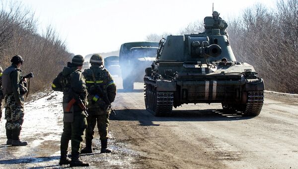 Вывод войск украинской армии из Дебальцево. Донецкая область, 18 февраля 2015. Архивное фото
