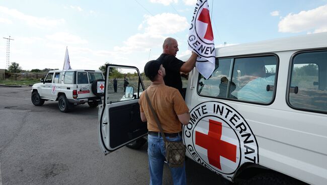 Сотрудники Международного Красного Креста. Архивное фото