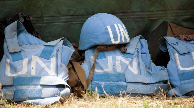 Шлем и бронежилеты миротворцев ООН. Архивное фото