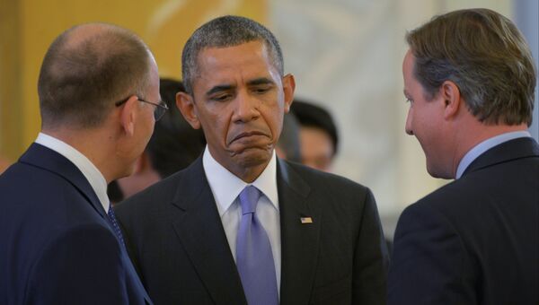 Президент США Барак Обама в центре и премьер-министр Великобритании Дэвид Кэмерон. Архивное фото