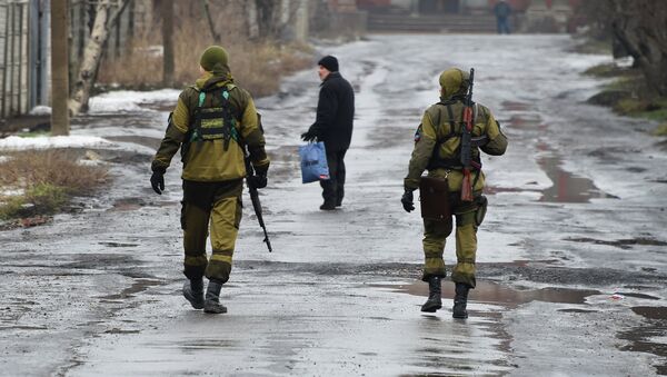 Ополченцы ДНР на одной из улиц Макеевки. Архивное фото