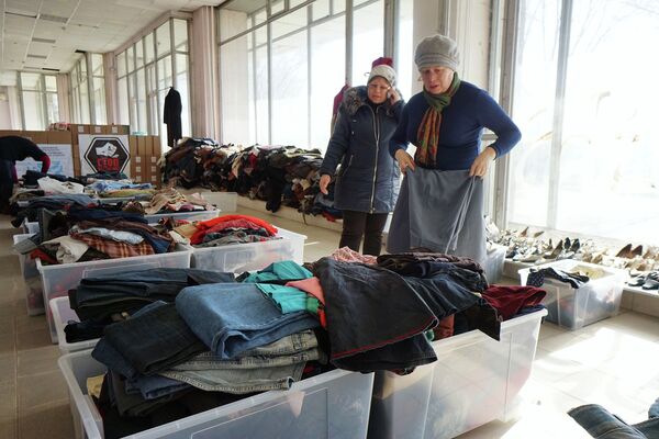 Украинские беженцы в Центре гуманитарной помощи в Ростове-на-Дону