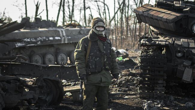 Ополченец Донецкой народной республики в окрестностях Дебальцево Донецкой области. 20 февраля 2015