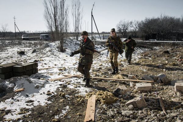 Ополченцы Донецкой народной республики в окрестностях Дебальцево Донецкой области