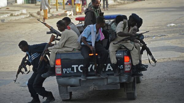 Полиция Сомали патрулирует одну из улиц Могадишо. Архивное фото