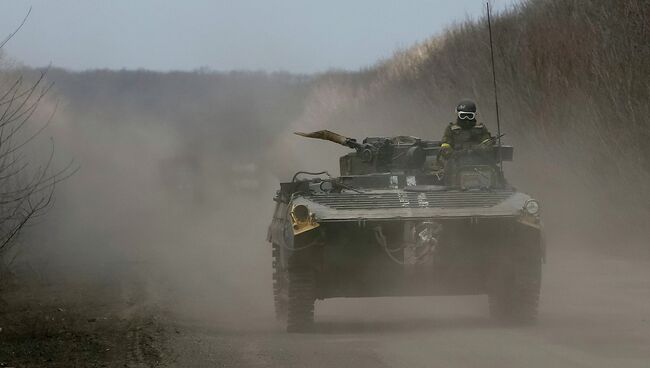 Украинские военные возле Дебальцево 20 февраля 2015. Архивное фото