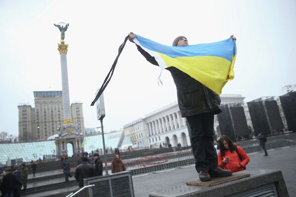 Участник акции, посвященной годовщине событий на площади Независимости в Киеве