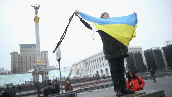 Участник акции, посвященной годовщине событий на площади Независимости в Киеве