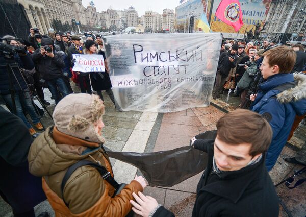 Активисты во время памятных мероприятий, посвященных годовщине событий на площади Независимости в Киеве