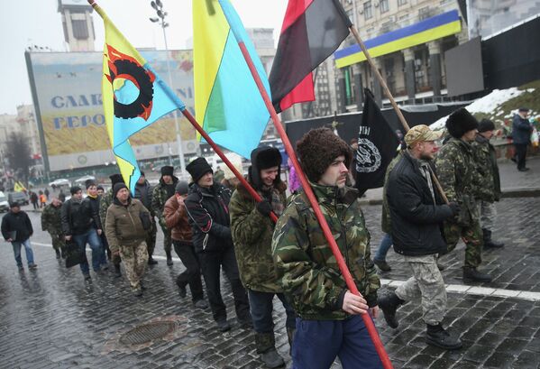 Казаки во время шествия, посвященного годовщине событий на площади Независимости в Киеве