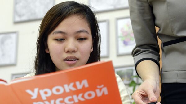 Обучение мигрантов русскому языку. Архивное фото