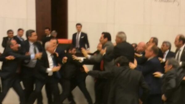 Турецкие парламентарии подрались, обсуждая законопроект о безопасности