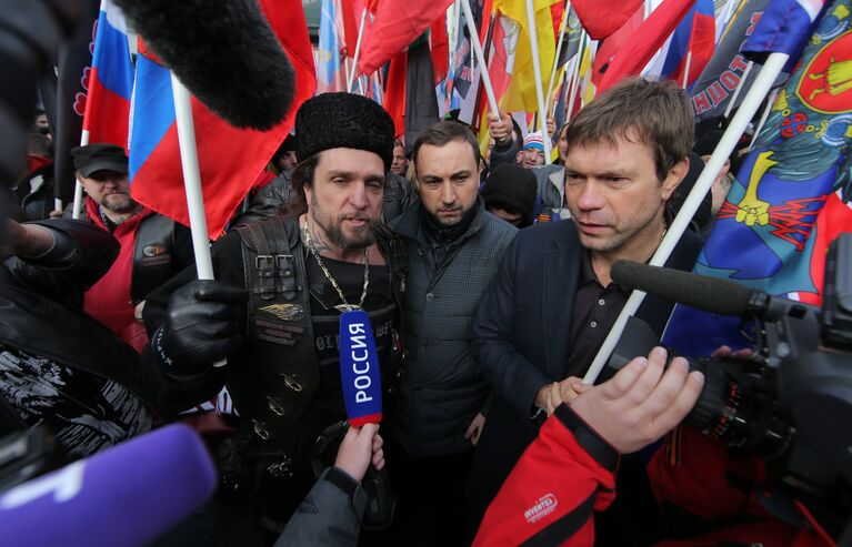 Член инициативной группы общественного движения Антимайдан Александр Залдостанов и председатель парламента Новороссии Олег Царев