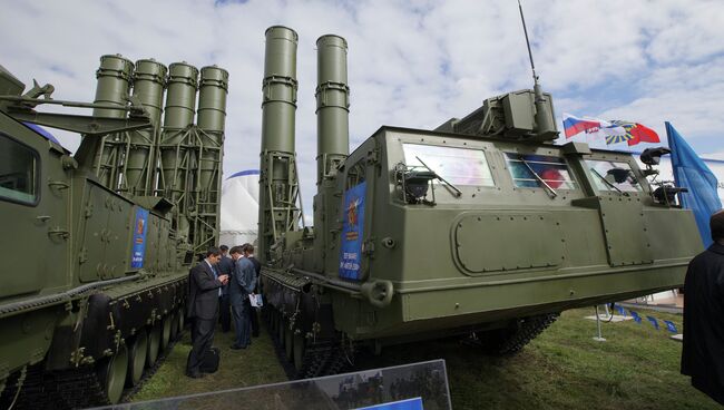 Зенитно-ракетный комплекс Антей-2500 на авиационно-космическом салоне Макс в Жуковском. Архивное фото