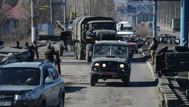 Отвод колонны тяжелой военной техники из Донецка