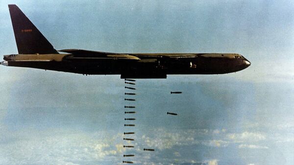 Бомбардировка целей во время войны во Вьетнаме. Архивное фото