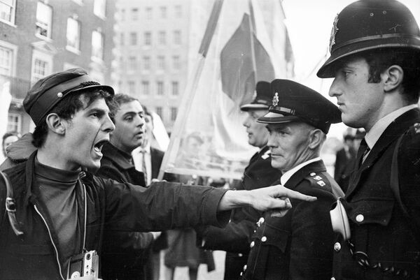Демонстрация против войны во Вьетнаме в Лондоне. 29 июня 1966