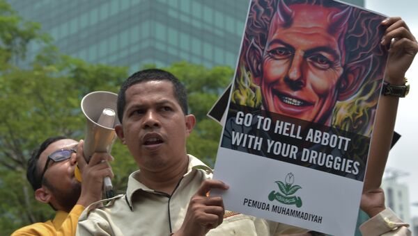 Индонезийские студенты протестуют против высказываний премьер-министра Австралии Тони Эббота. 25 февраля 2015
