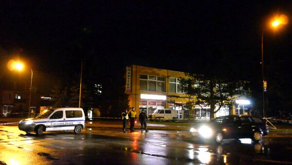 Чешская полиция оцепила район у ресторана, где застрелили восемь человек