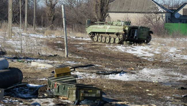 Трофейная украинская военная техника на окраине Дебальцева. Архивное фото