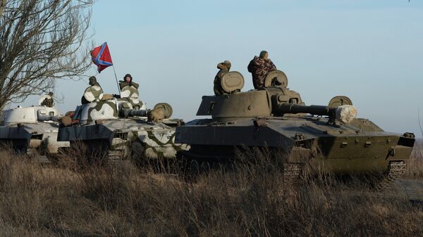 Отвод колонны тяжелой военной техники ДНР из Донецкой области, архивное фото