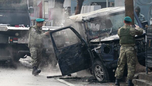 Турецкие военные на месте взрыва террориста-смертника в Кабуле, Афганистан. 26 февраля 2015