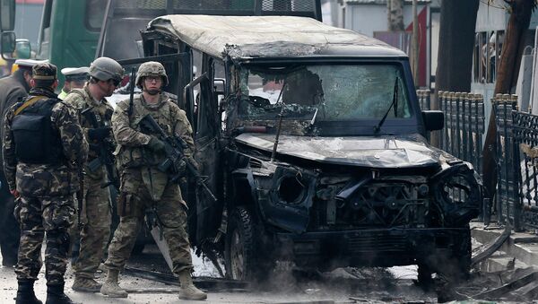 Турецкие военные на месте взрыва террориста-смертника в Кабуле, Афганистан. 26 февраля 2015
