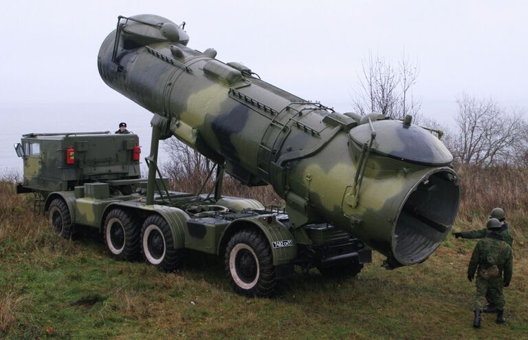 Противокорабельный мобильный ракетный комплекс Редут на марше Противокорабельный мобильный ракетный комплекс Редут на марше