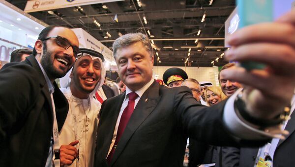 Президент Украины Петр Порошенко на выставке оборонной промышленности IDEX-2015 в Абу-Даби. Архивное фото.