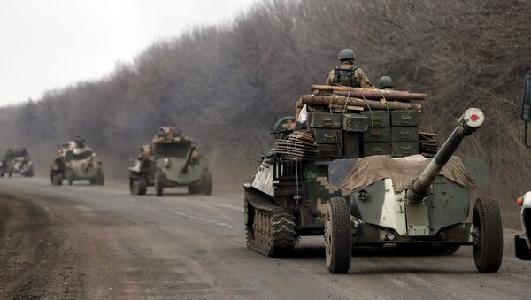 Солдаты украинской армии во время отвода войск из окрестностей Дебальцево