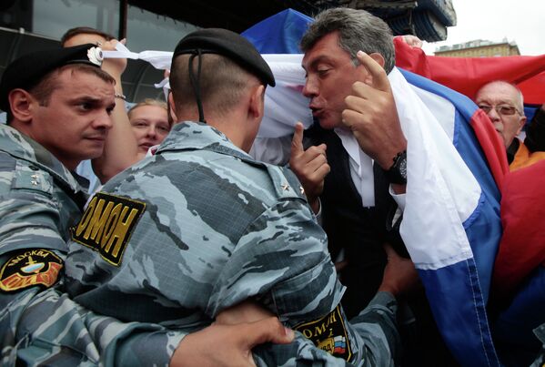 Политик Борис Немцов на митинге