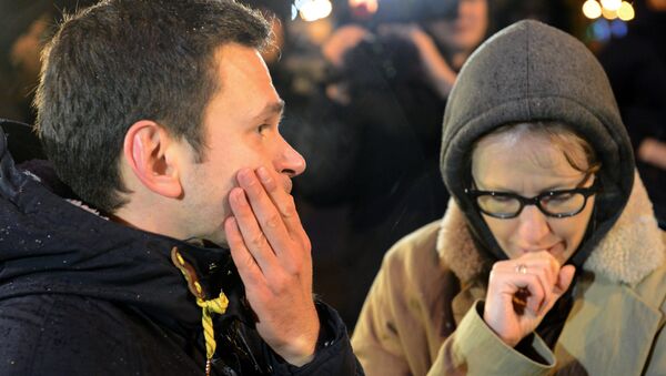 Илья Яшин и Ксения Собчак на месте убийства политика Бориса Немцова