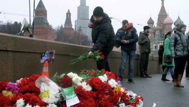 На месте убийства Бориса Немцова в Москве. Архивное фото