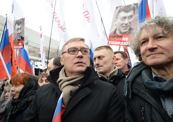 Сопредседатель партии РПР-ПАРНАС Михаил Касьянов принимает участие в траурном марше в Москве в память о политике Борисе Немцове
