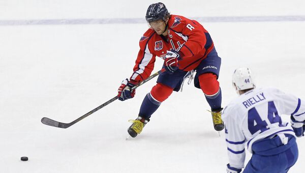 Александо Овечкин в матче Вашингтон - Торонто в НХЛ, 1 марта 2015