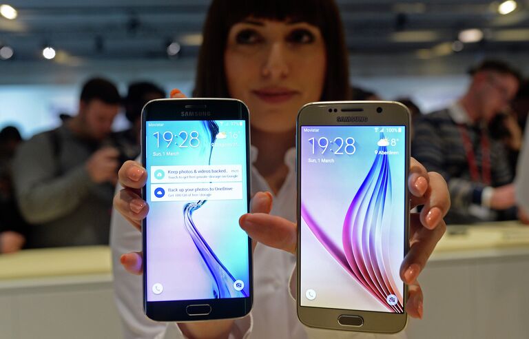 Смартфон Galaxy S6 на презентации Samsung в Барселоне