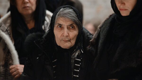 Мать Бориса Немцова Дина Эйдманво время церемонии прощания со своим сыном в Сахаровском центре. Архивное фото