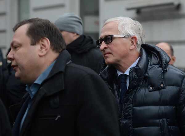 Михаил Фридман и Александр Шохин во время церемонии прощания с политиком Борисом Немцовым в Москве