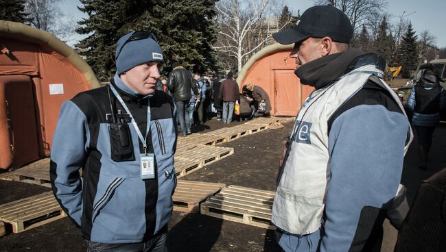 Наблюдатели ОБСЕ в центре Дебальцево. Архивное фото