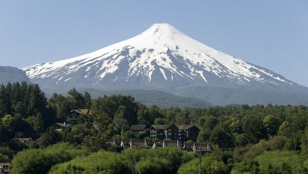 Вид на вулкан Вильяррика в Чили. Архивное фото