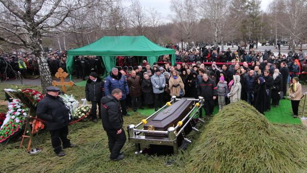 Родственники и соратники на похоронах политика Бориса Немцова на Троекуровском кладбище. Архивное фото