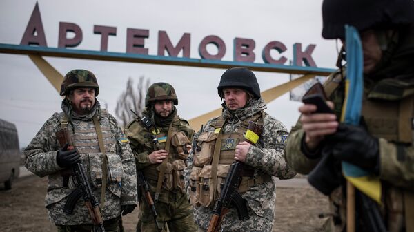 Украинские военнослужащие на окраине Артемовска. Архивное фото