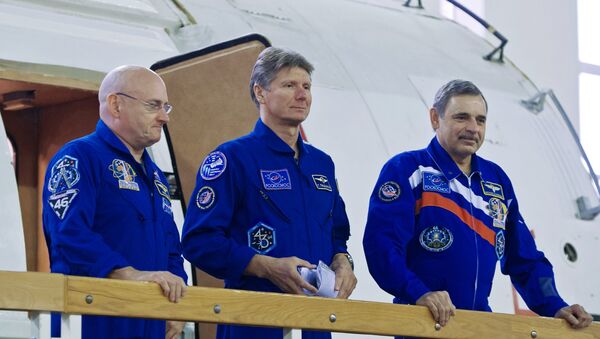 Астронавт НАСА Скот Келли и космонавты Роскосмоса Геннадий Падалка и Михаил Корниенко. Архивное фото