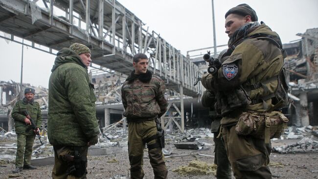 Ополченцы Донецкой народной республики в аэропорту города Донецка. Архивное фото
